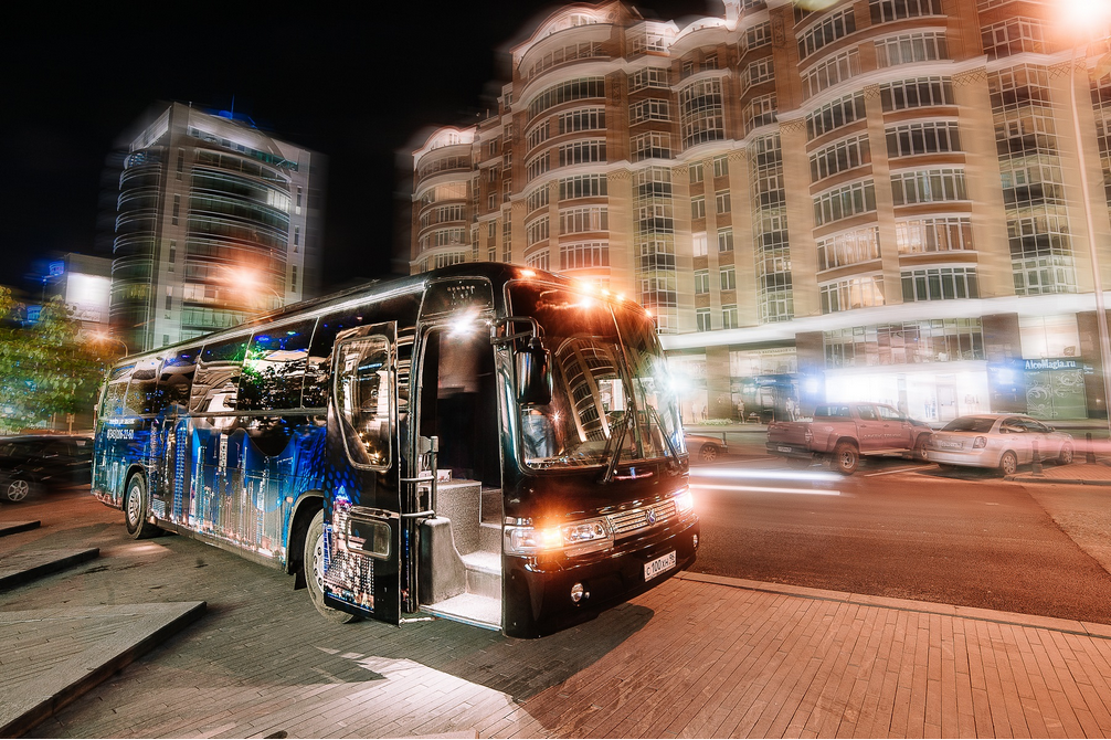 89 автобус екатеринбург. Party Bus Екатеринбург. Автобус. Диско автобус. Автобус Екатеринбург.