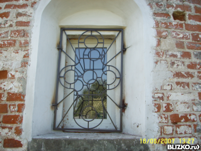 Решетка на окно кованая (с крестом, для церкви)