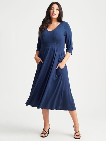 Платье средней длины Scarlett & Jo с V-образным вырезом и расклешенным принтом, темно-синее