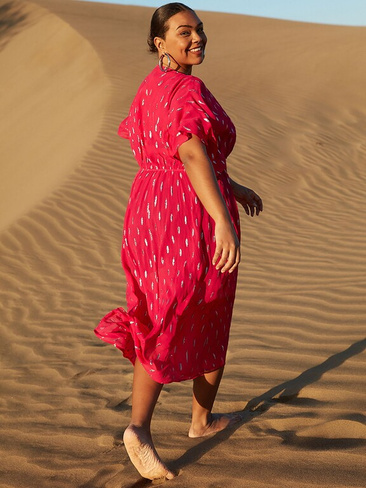 Платье миди с вышивкой из люрекса Live Unlimited Curve, розовое