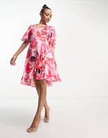 Платье мини с запахом спереди и развевающимися рукавами Flounce London с принтом "розовые розы"