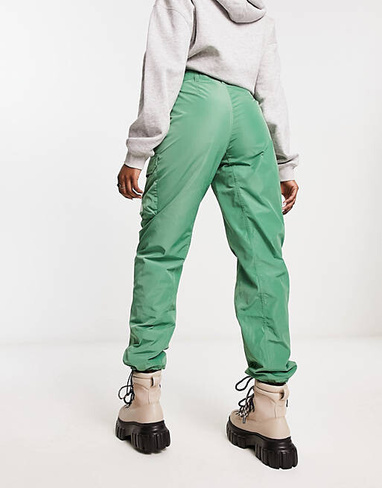 Зеленые брюки карго с высокой талией The North Face Alrescha эксклюзивно на ASOS