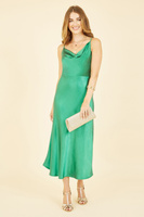 Атласное платье с бретелями и струящимся вырезом Yumi, зеленый