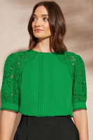 Блузка с короткими рукавами кружевной отделкой и бантиком сзади Love & Roses, зеленый