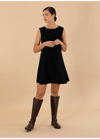 Черное женское мини-платье с круглым вырезом и геометрическим узором Pierre Cardin